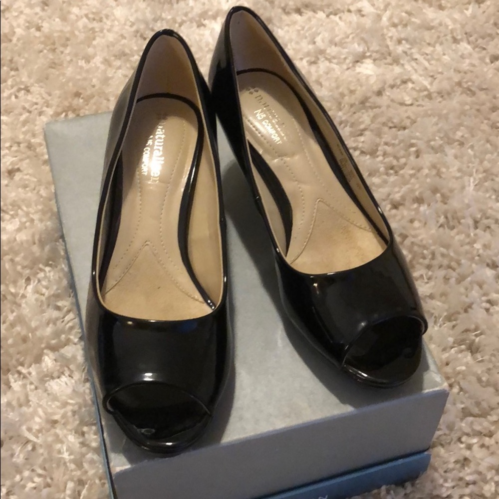 Naturalizer peep toe heels